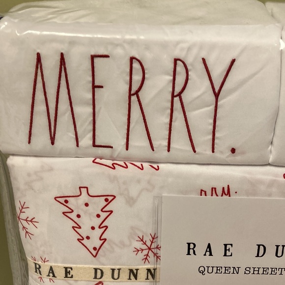 RAE DUNN "MERRY" CHRISTMAS QUEEN SHEET SET - Picture 5 of 10